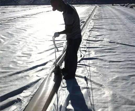 防滲膜的施工特點相應(yīng)的監(jiān)督檢查重點在哪？